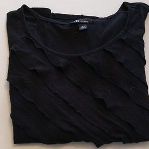 Mid length sleeve lady's top.